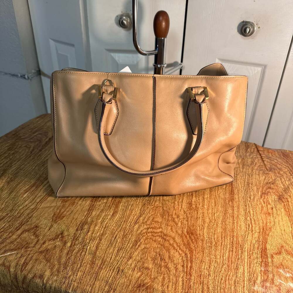 Tod's Camel Leather D-Bag Tote, Classic Italian Satchel — Neutral Tan